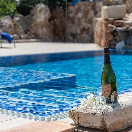 Villa Yourhouse Romani *