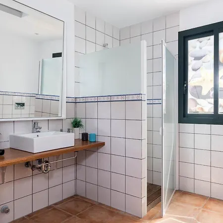 Yourhouse Romani Muro