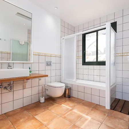Yourhouse Romani Muro